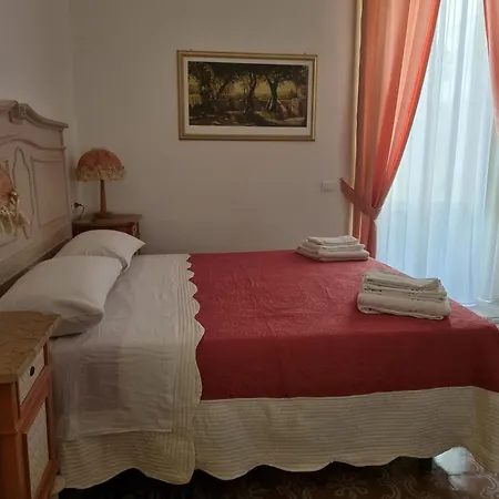 Le Rose Del Viale ゲストハウス 4*